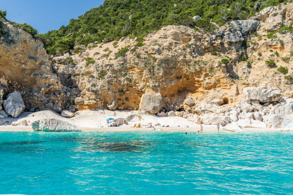 Romantic Private Boat Trips: Explore Sardinia’s Hidden Gems